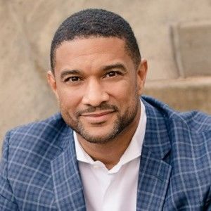 Meet your Posher, Dennis